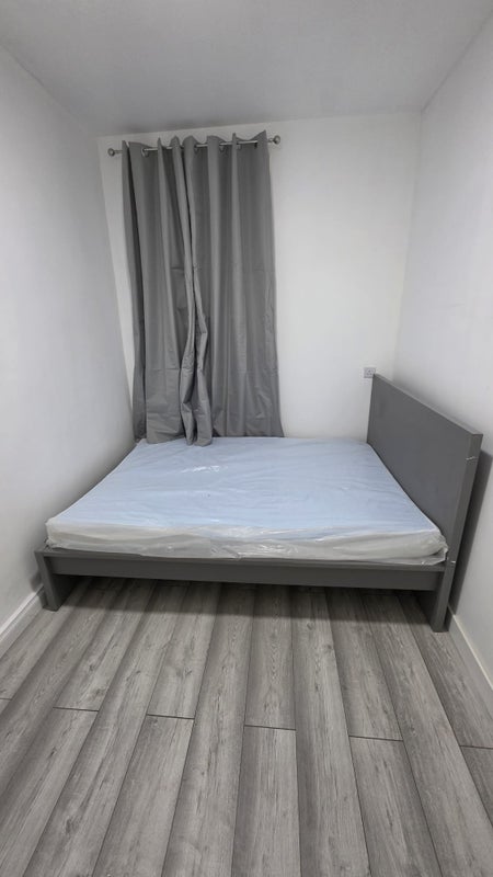 🏡 SPACIOUS DOUBLE ROOM FOR Single person – E13 8RT | ALL BILLS INCLUDED! ✨