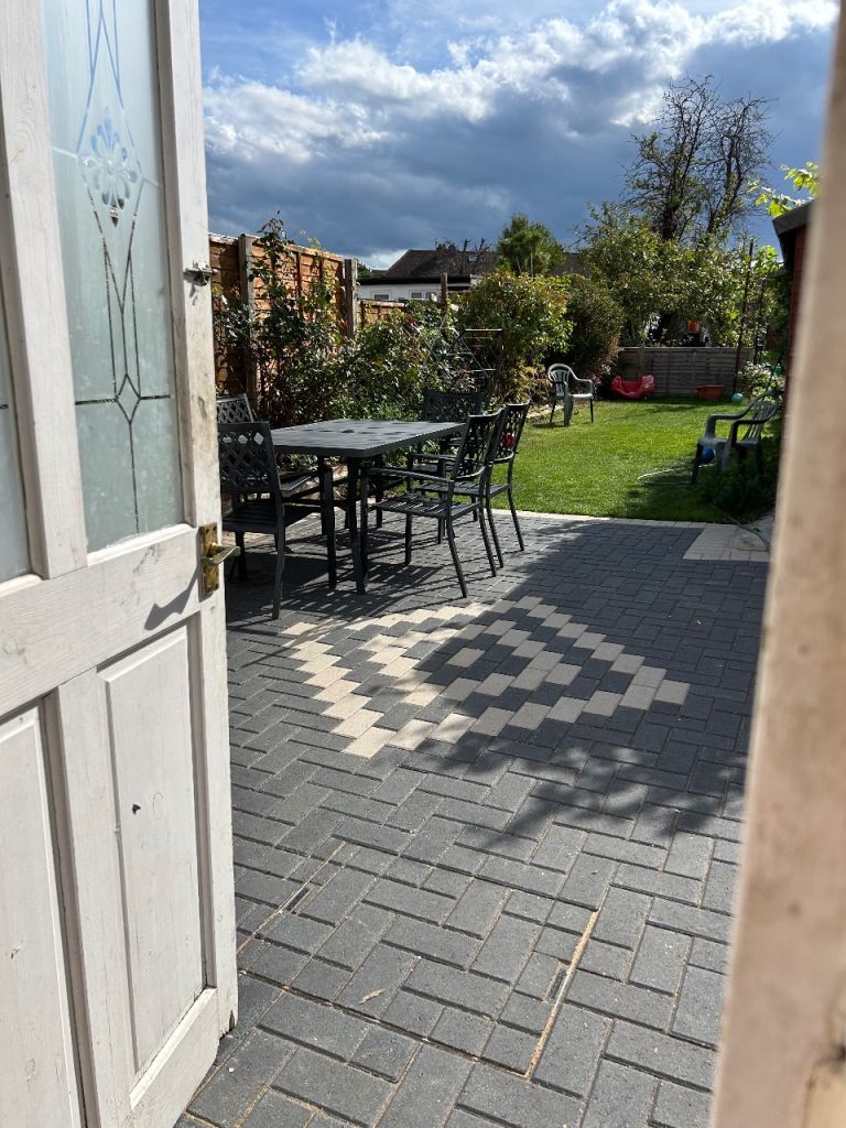 🌸 Beautiful Double Room to Let – South Harrow (HA2 9BT)