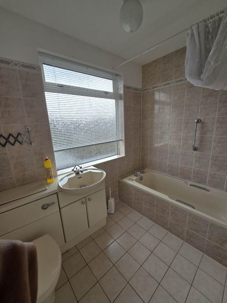🏡 Spacious Furnished Double Rooms to Rent – Kirkland Avenue, Mansfield NG18 5QP
