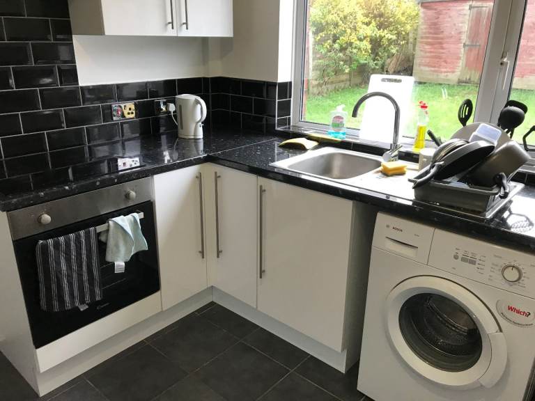 Double room at Darley Ave, Farnsworth, Bolton (BL4 7RU)