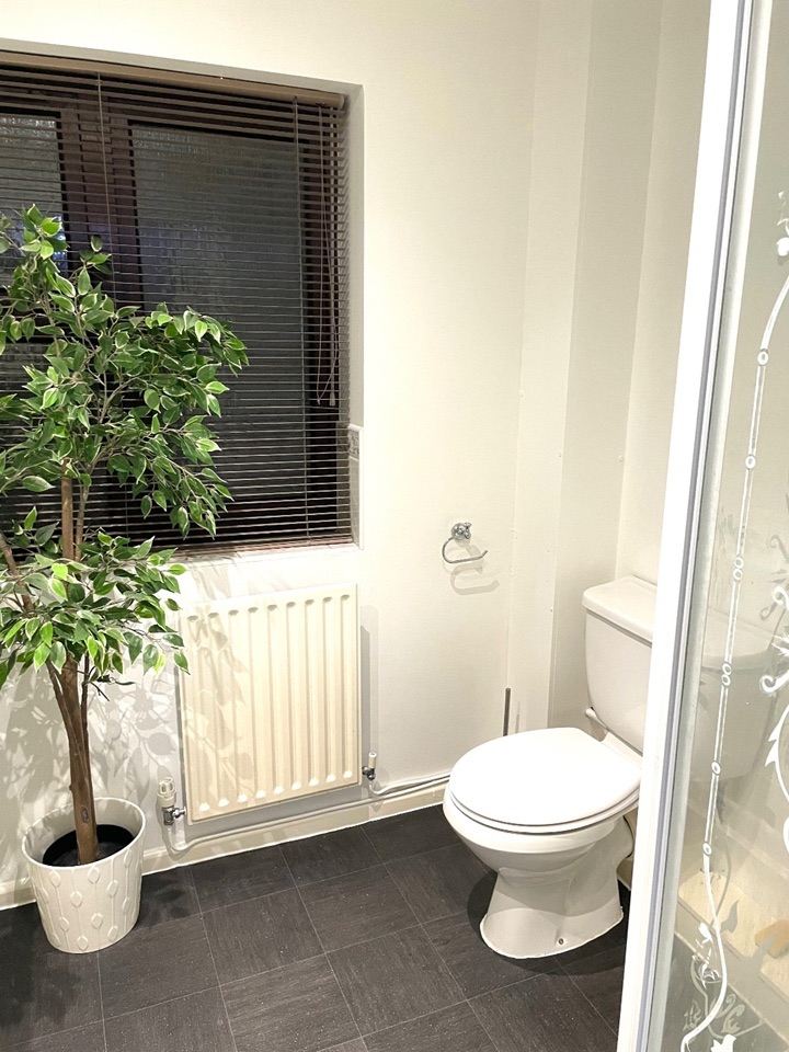 Double Room with Large En-suite (MK8 8BU)