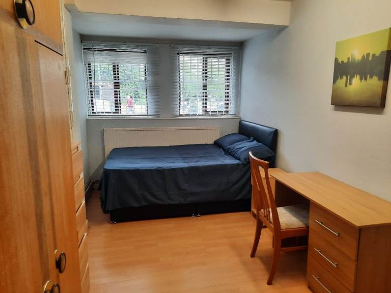 Modern 4-Bedroom Townhouse in Leeds City Centre – LS7 1HT | £614pp All Bills Inclusive
