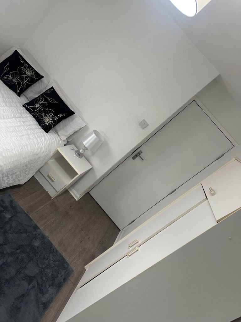 Furnished Cosy Double Room Off Long Riding SS14