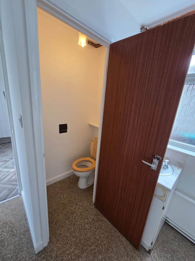 🏡 Spacious Furnished Double Rooms to Rent – Kirkland Avenue, Mansfield NG18 5QP
