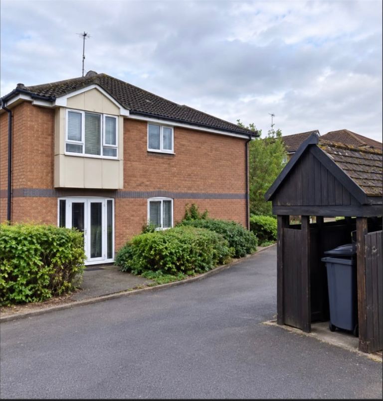 Spacious 2-Bedroom Flat to Rent – UB1 2YQ