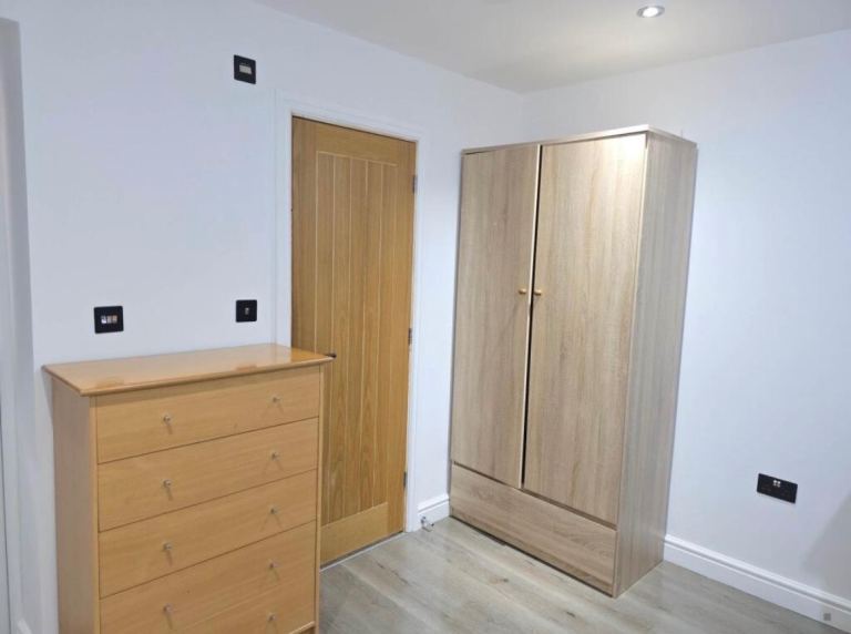 Studio Flat For Rent Reading, Berkshire £995pm@RG2 7ST