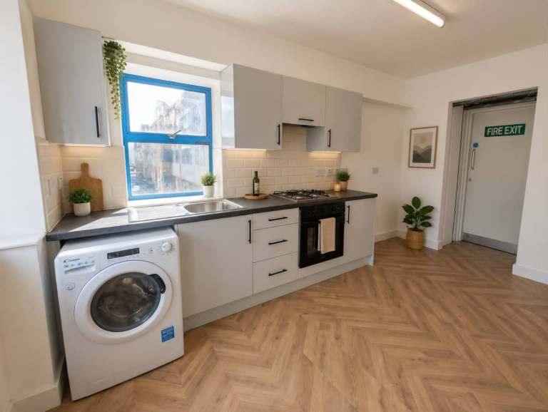 All bills included! Space with 3 rooms, Kitchen, Bathroom in Clapton (E5)