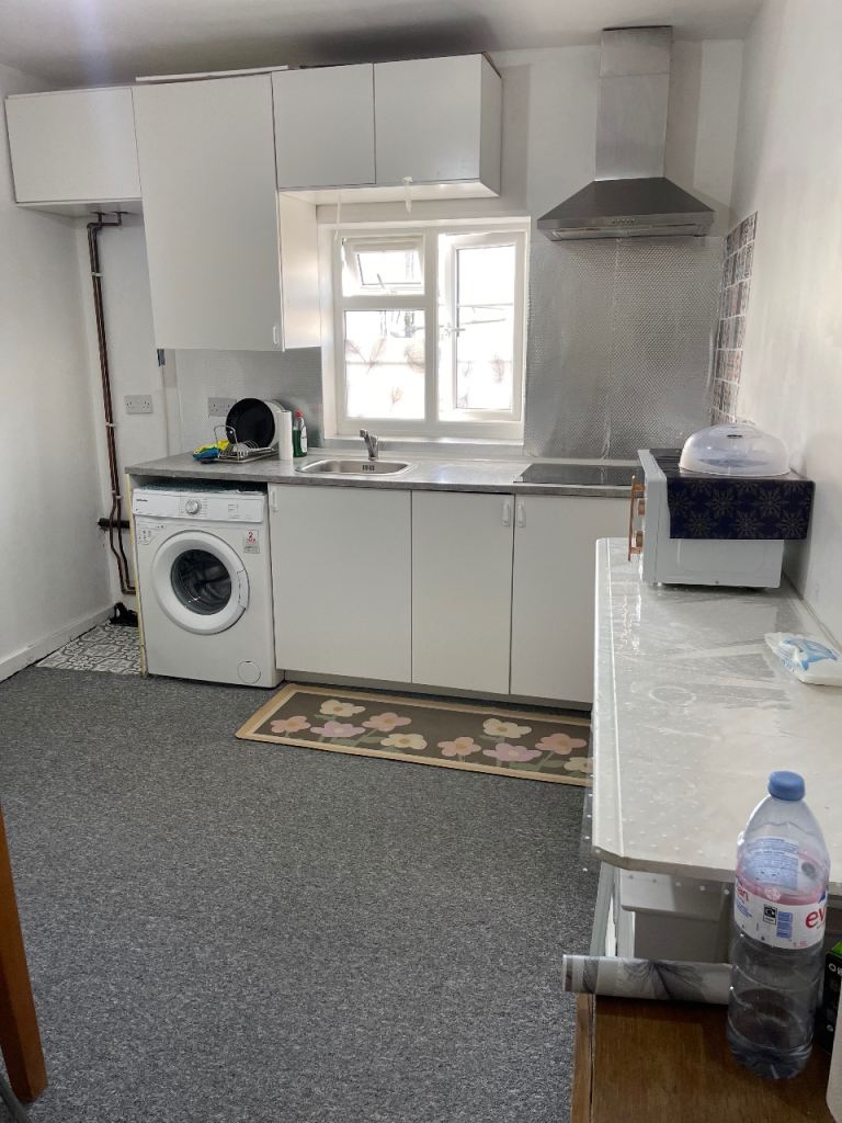 Very clean and massive Double Room in Manor Park E12 5PN