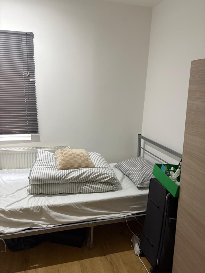 Bed space available in a double room in a sharing house at Chandos rd, Stratford E15 1TX