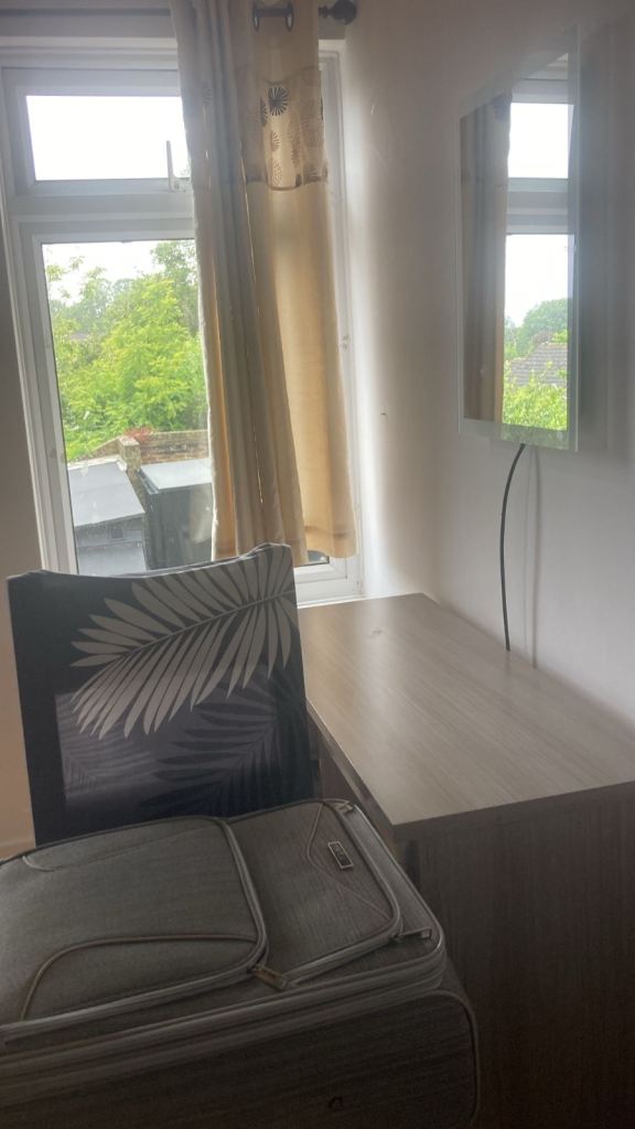 Large Furnished Double Room – Bills Included – Excellent Location (RG12 7ZT)