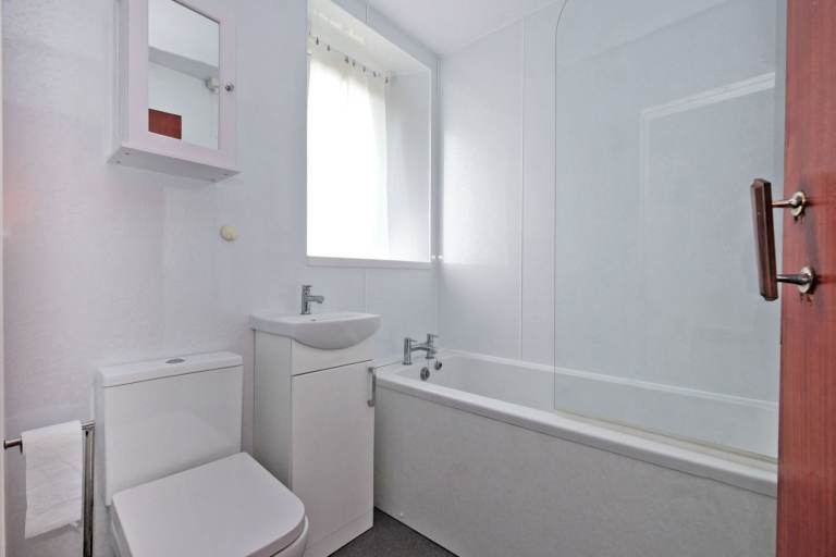 Fully Furnished Immaculate Double Room Available opposite to Aberdeen University £500pm (AB24 1TE)