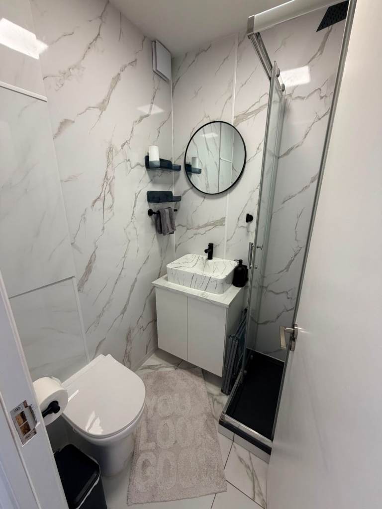 1 Bed Flat Nearby Central London 1GB/Wi-Fi & Full Kitchen (W6 8PS)
