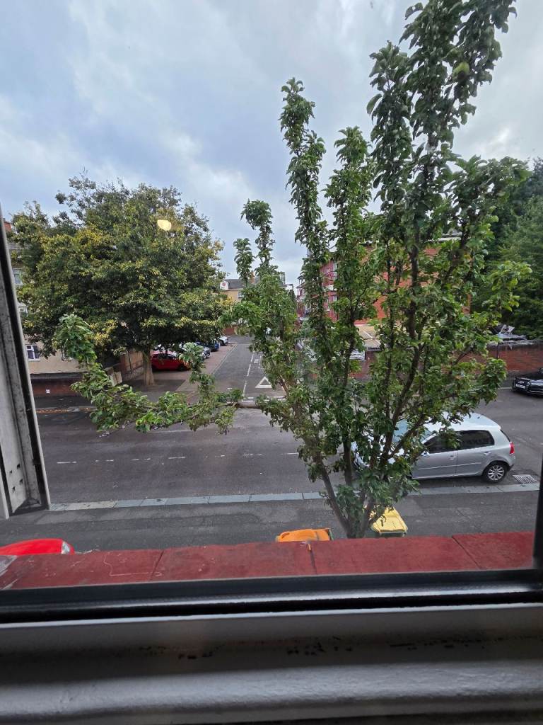 Spacious double room in a sharing house at Rokeby st, Stratford (E15 3NS)