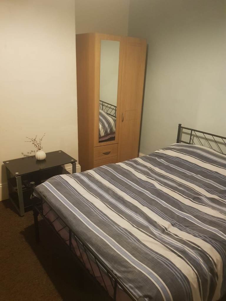 🏡✨ Spacious Double Bedroom in Sheffield S2 4TD – Fully Furnished | Bills Included | 10mins walk to City Centre! 🚆