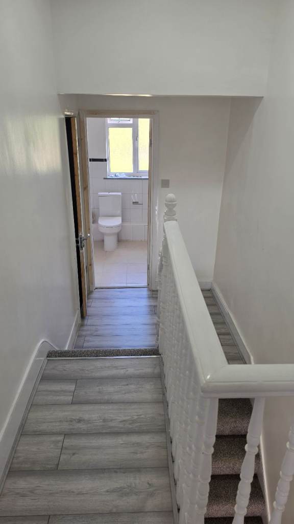 🏡 SPACIOUS DOUBLE ROOM FOR COUPLES – E13 8RT | ALL BILLS INCLUDED! ✨