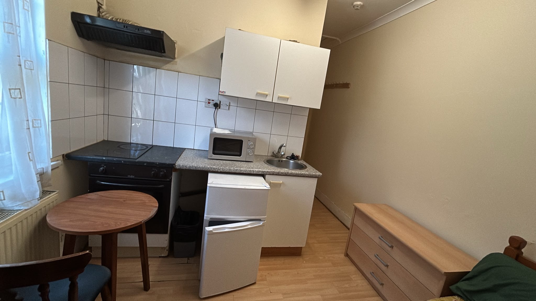 Sigle Person MODERN STUDIO(Sigle Person) TO LET | TW3 3AW |