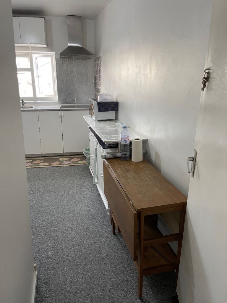 Very clean and massive Double Room in Manor Park E12 5PN