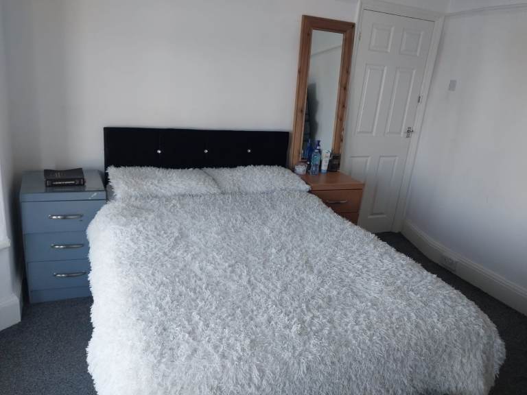 2 Double rooms are available in a 3-bed house at Keswick Rd, Blackpool FY1 5PA
