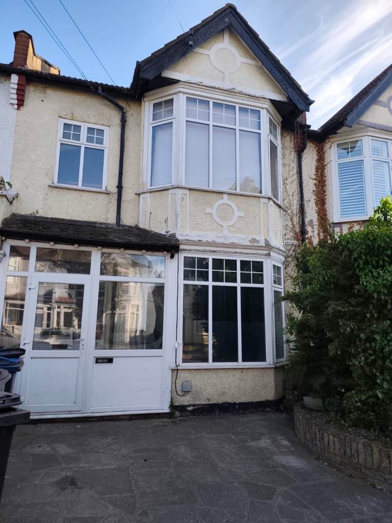 Single Rooms available in Mitcham (CR4 2EH)