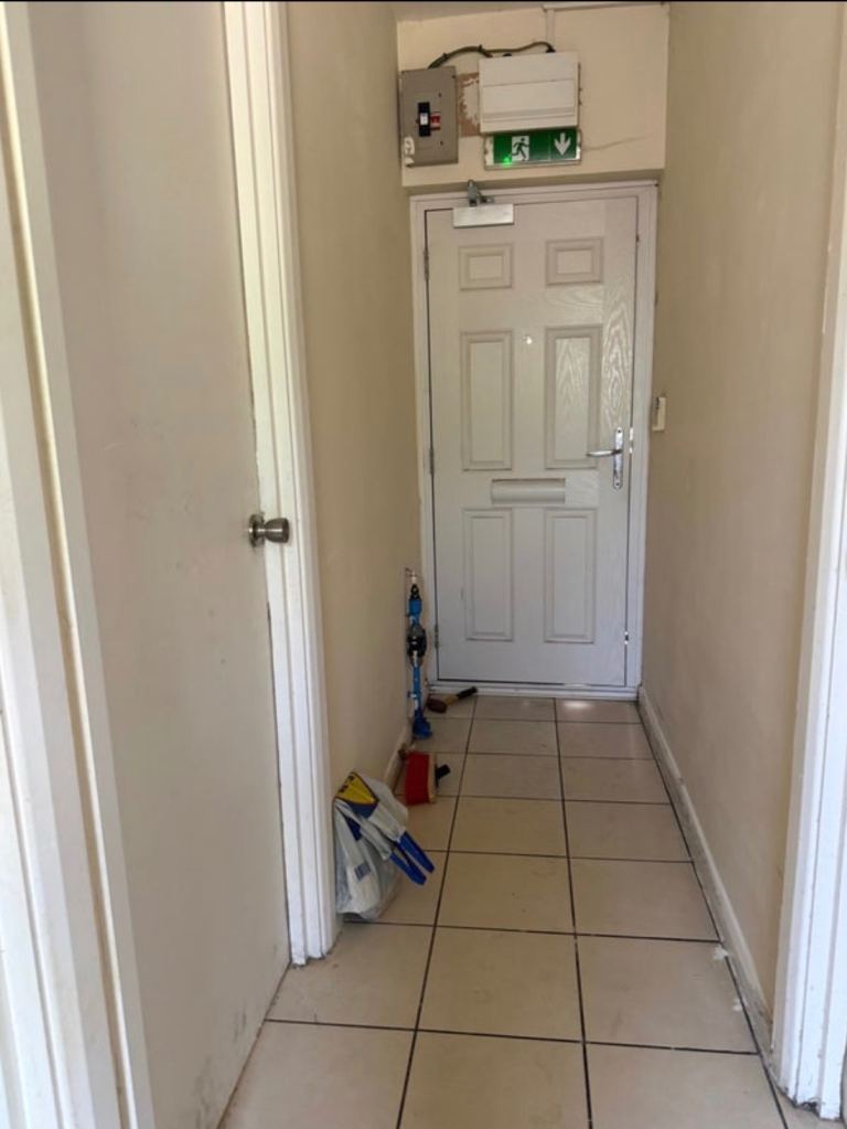 Newly Furnished Renovated Double Room - Dagenham  (RM10 8EL)