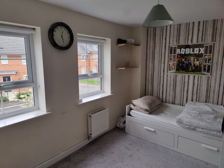 Double room at Sergeant Mark Stansfield Wy, Hyde SK14