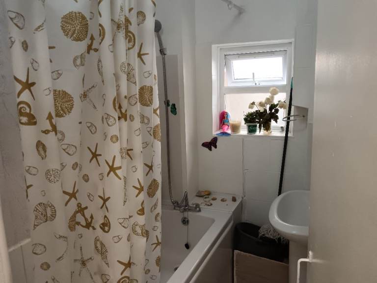 Double room to let at Green st, Upton Park E13 9DA