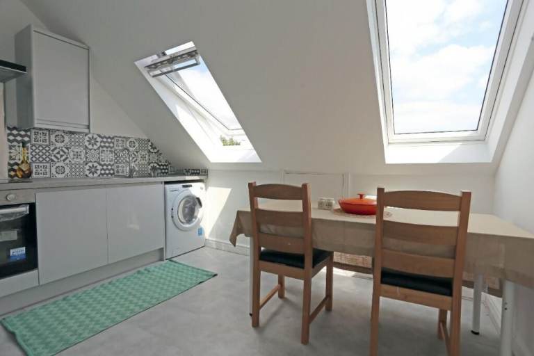 Pristine & Homely Double Rooms for female Fully Furnished Chadwell Heath (RM6 6RH)