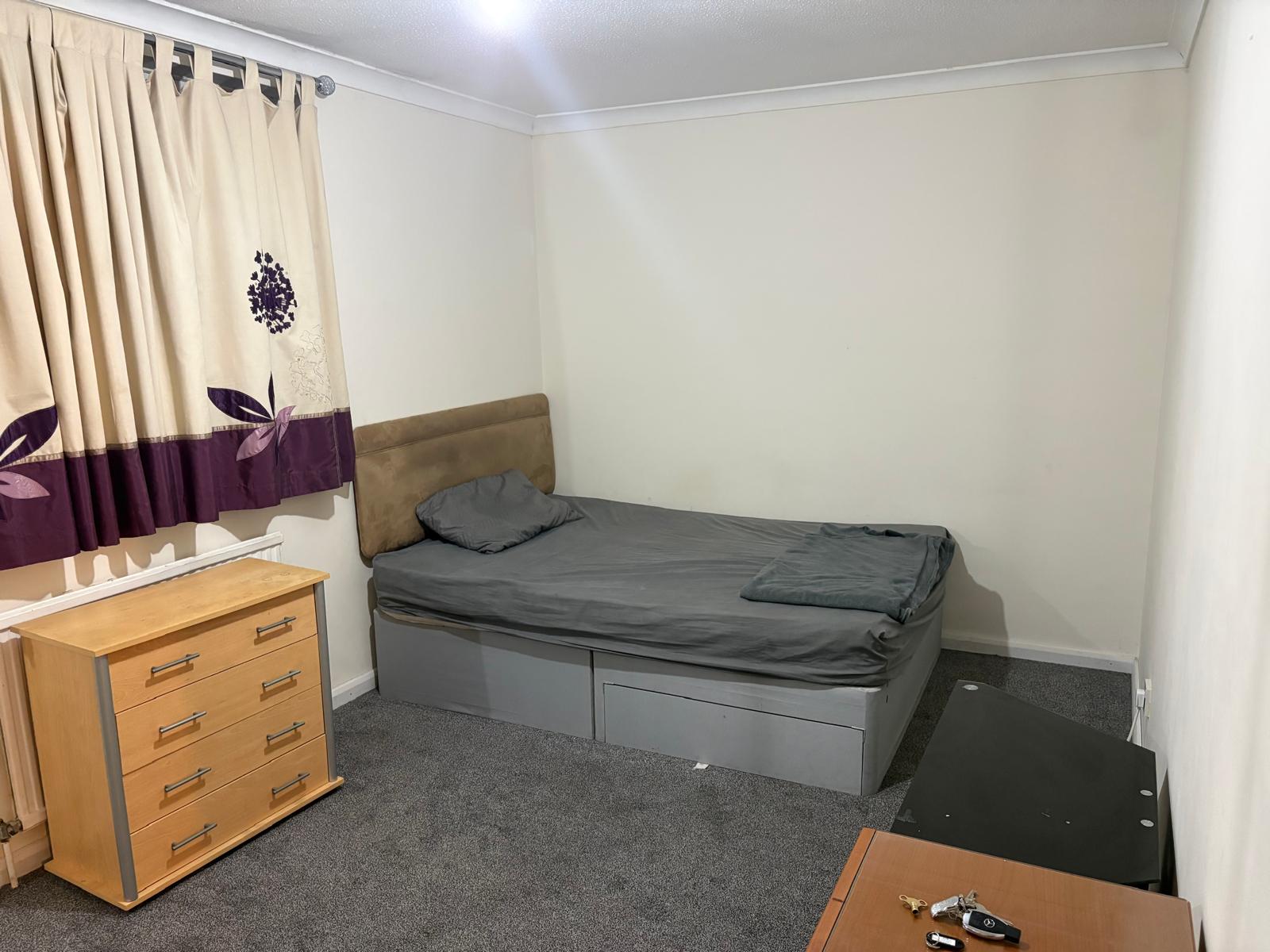 🏡 Furnished Double Room to Rent – Oldbrook, Milton Keynes, MK6 2PG