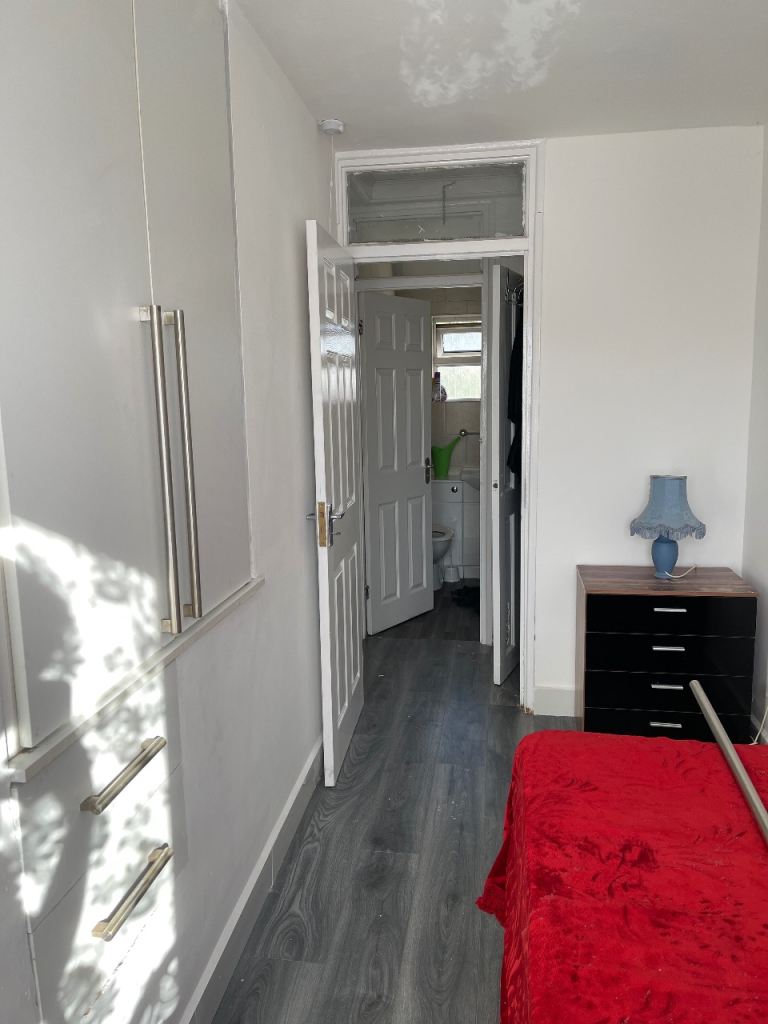 Rooms near to JLR, Hospital (CV3)