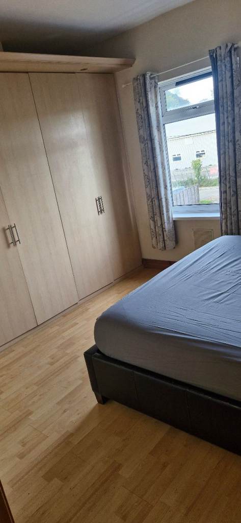 🏡 Spacious Fully Furnished Room with Gardens & Parking – Newport NP20 5NL 🌿