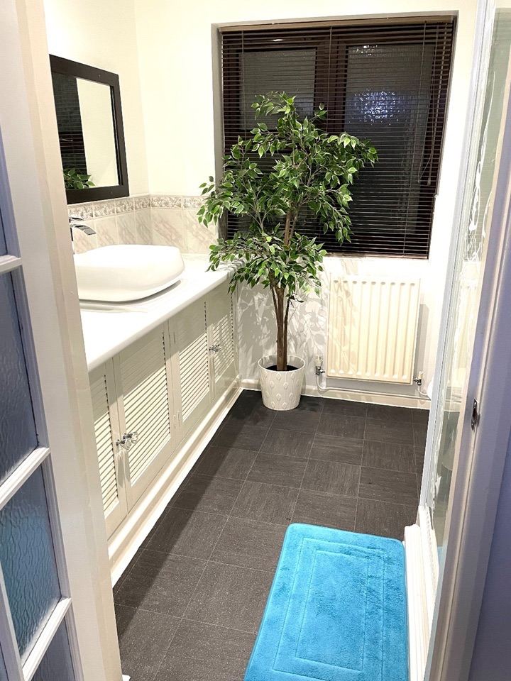 Double Room with Large En-suite (MK8 8BU)