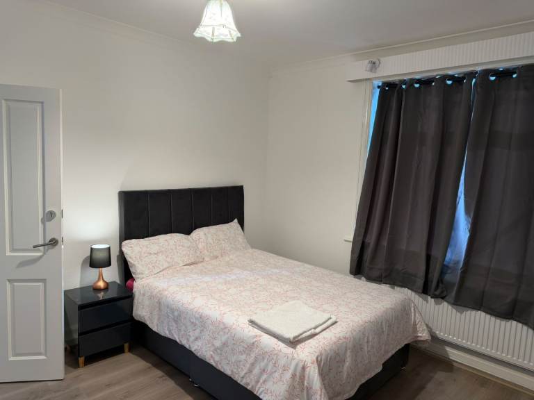 🏡 Spacious Furnished Double Rooms to Rent – Kirkland Avenue, Mansfield NG18 5QP