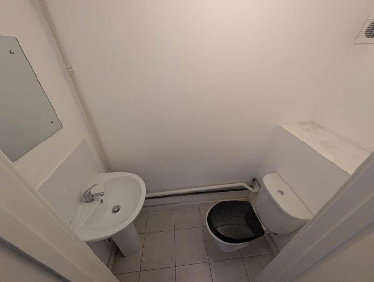 All bills included! Space with 3 rooms, Kitchen, Bathroom in Clapton (E5)