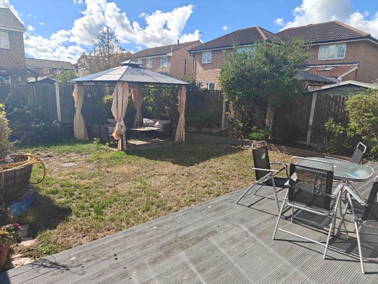 Double Room available with free Parking £700pm at Mace ct, Grays RM17 6TX
