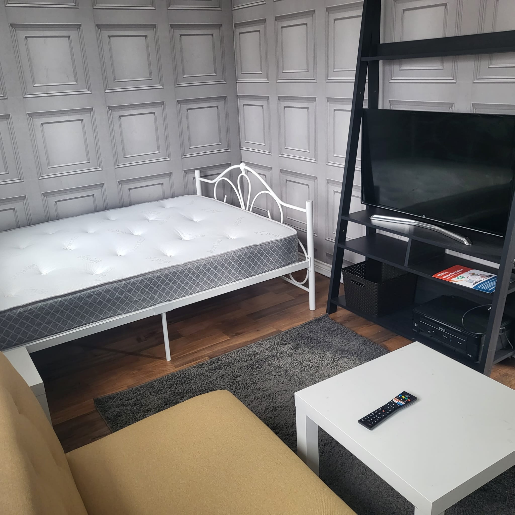 Spacious Modern Room to rent for Professional - Queens rd, Cheetham hill M8 8UQ