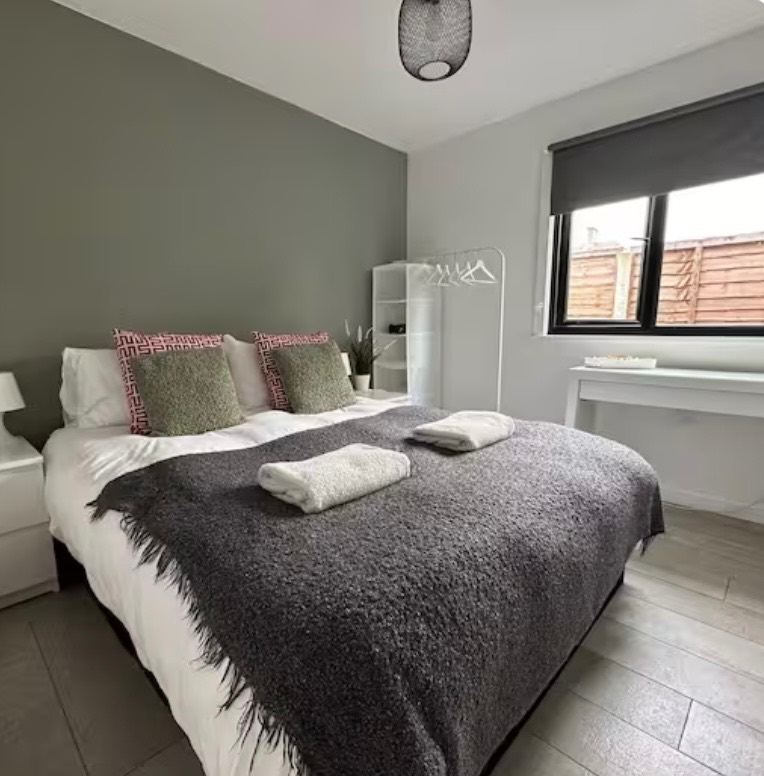 2 kingsize bedroom property close to city centre and supermarket (CB4 3ER)