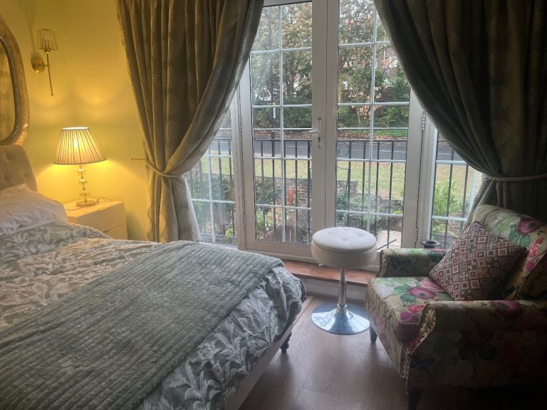En-suite Double room at Thirlmere rise, Bromley (BR1 4HY)