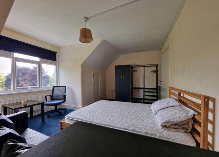 ✨ SPACIOUS ROOM WITH DOUBLE – PORTWAY, STRATFORD, LONDON E15 3QJ