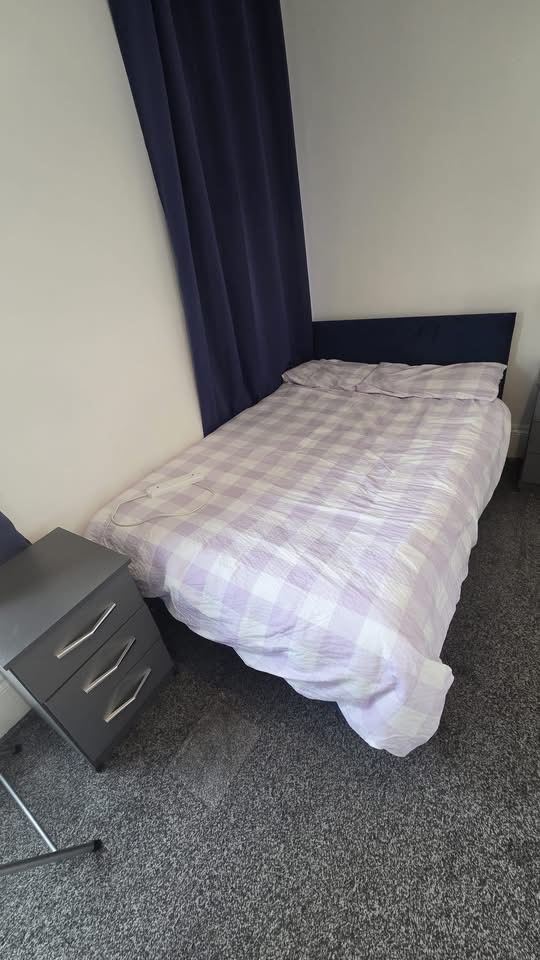 🏡✨ Large Ensuite Room in Hull HU3 2TT – £120pw | Refurbished House | Bills + Superfast Wi-Fi Included! 🏥📶