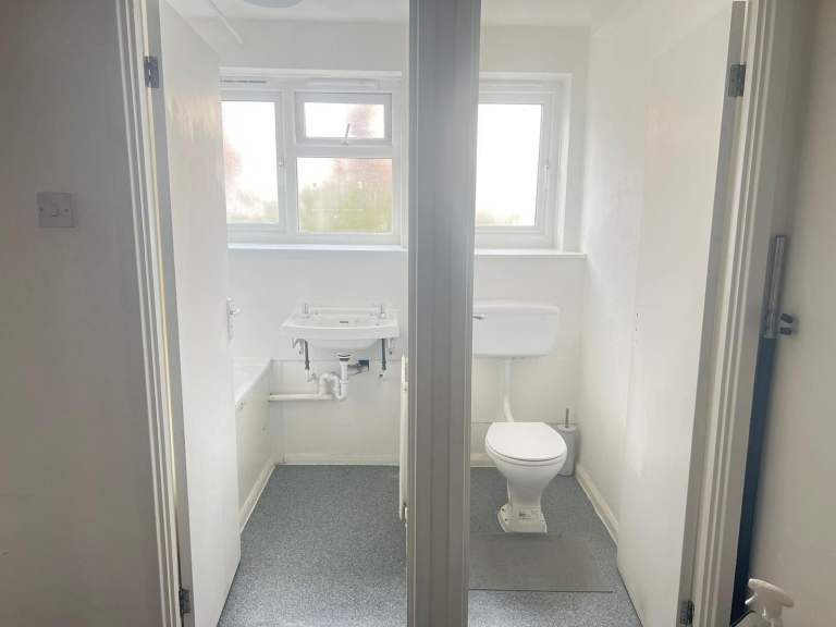 Furnished Double Room Near Elizabeth Line & Overground (E12 6UA)