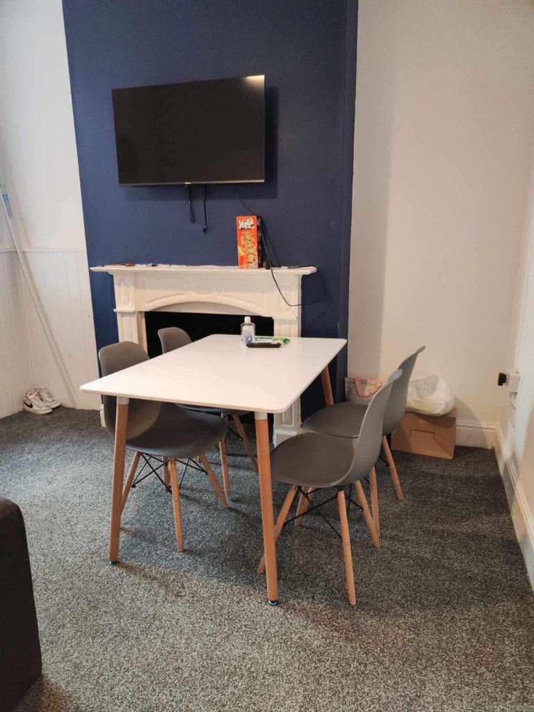 🏡✨ Large Ensuite Room in Hull HU3 2TT – £120pw | Refurbished House | Bills + Superfast Wi-Fi Included! 🏥📶