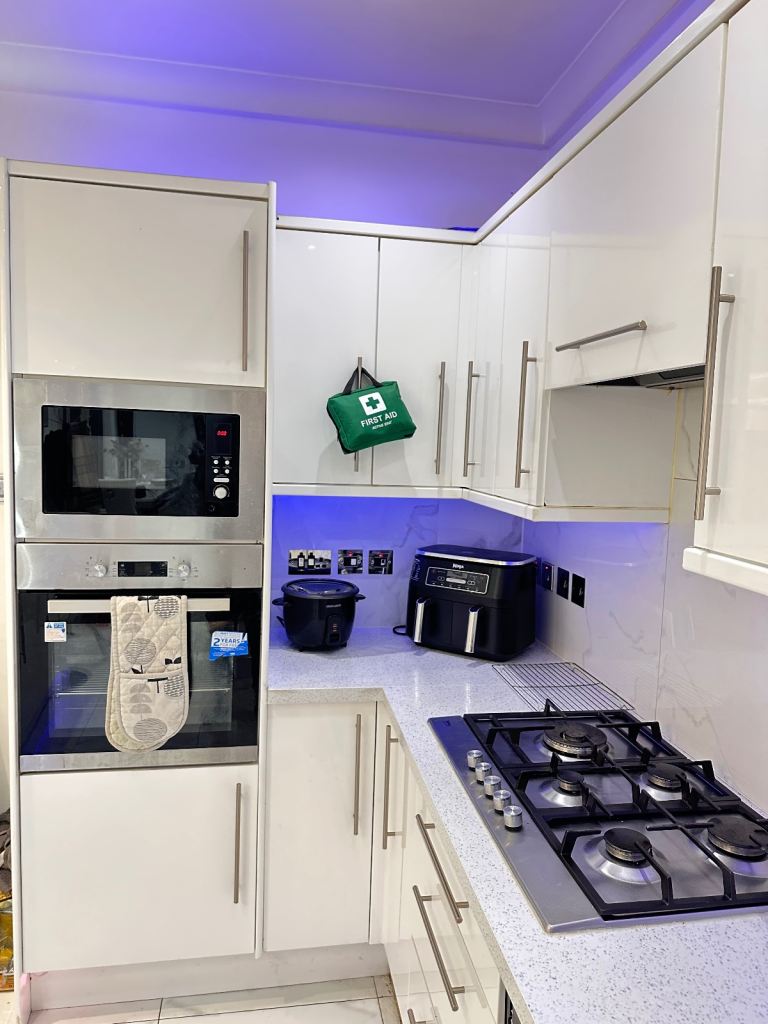 Luxury Furnished Double Room |  | Couples Welcome (CR7 6JU)
