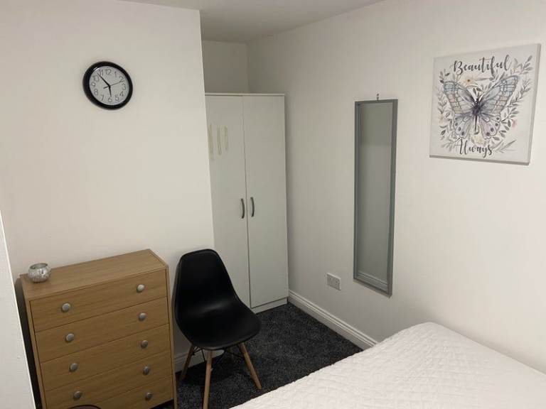 🏡 Spacious Fully Furnished Double Room to Rent | All Bills Included | Narborough Road, Leicester LE3 1AX