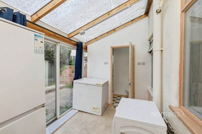 Double room to rent in Lodge Causeway Fishponds BS16 4PW