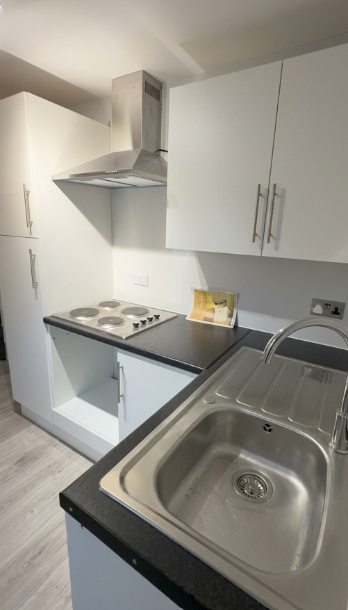 Self-contained Studio with separate entrance in Hornchurch (RM12 4DB)