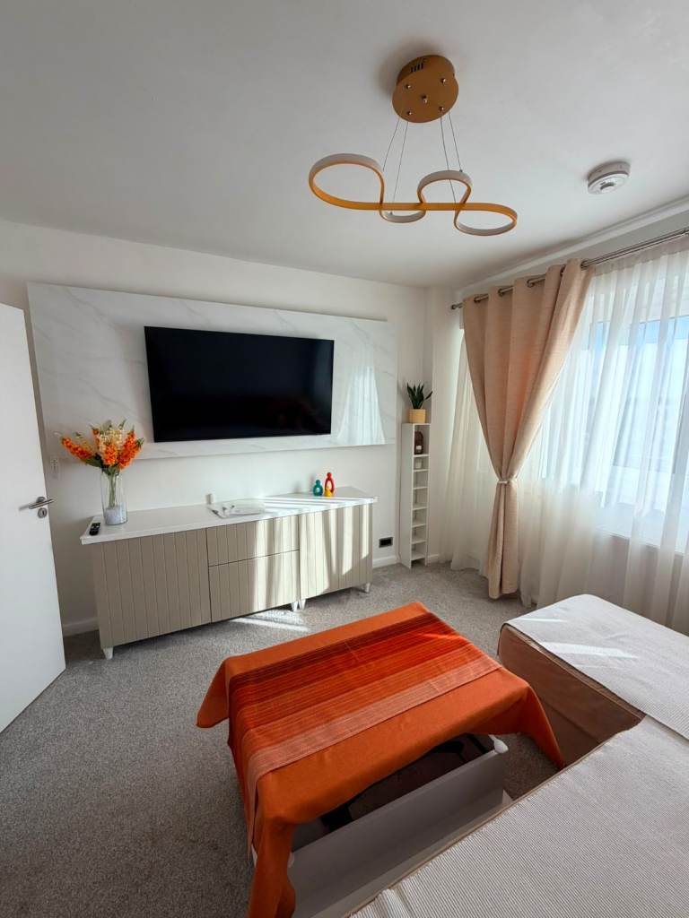1 Bed Flat Nearby Central London 1GB/Wi-Fi & Full Kitchen (W6 8PS)