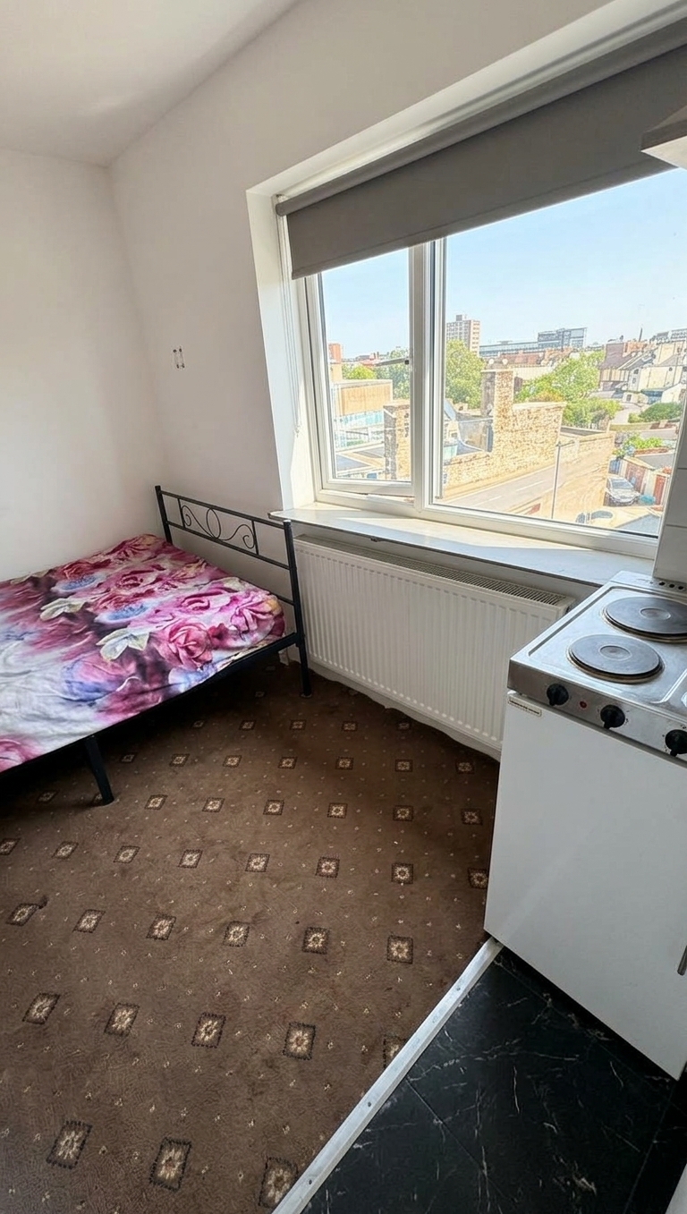 🏡 2 Studio style En-suite ROOMS – EASTERN AVENUE, NEWBURY PARK, ILFORD IG2 7HU
