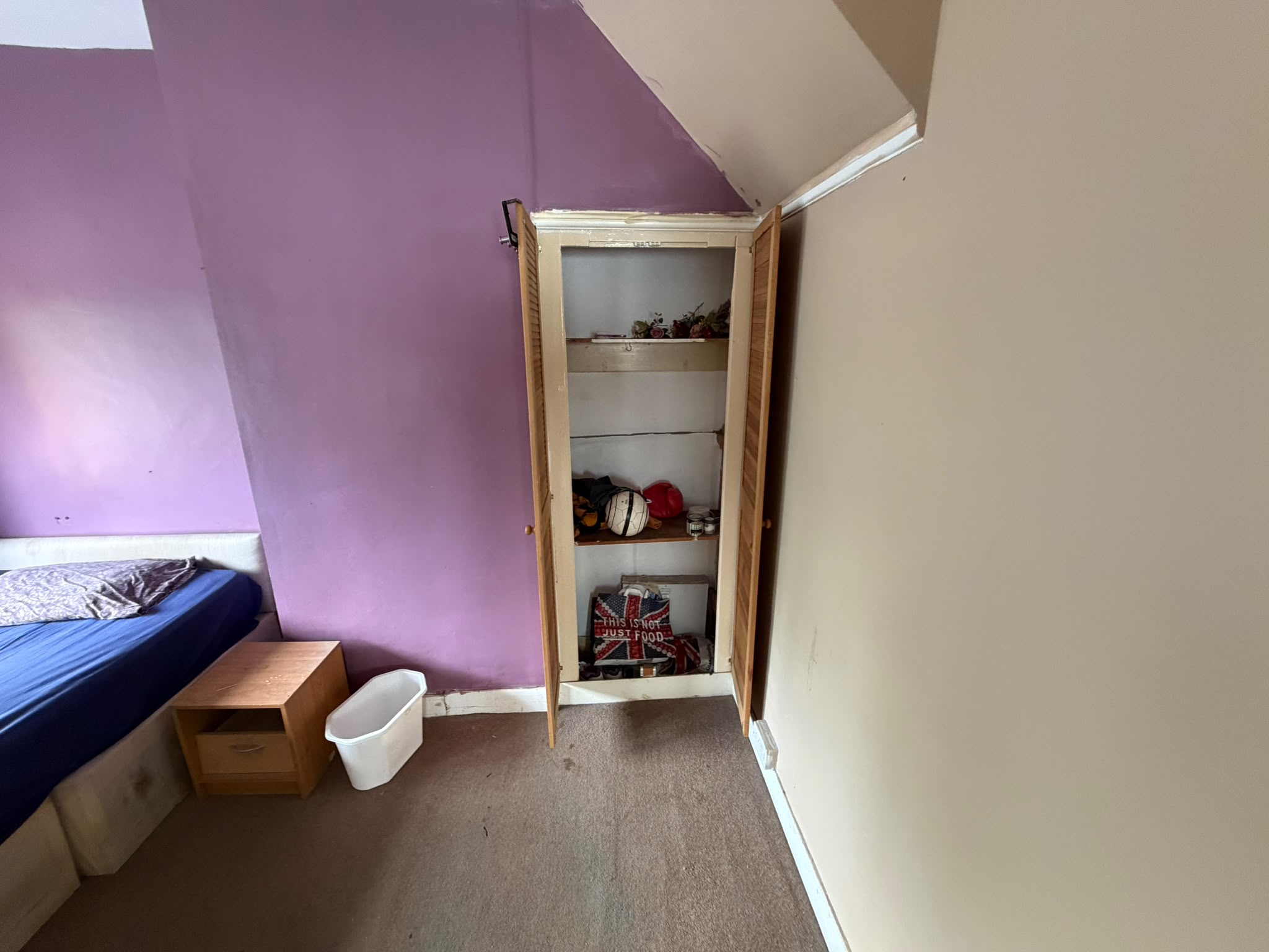 Double Room in a Shared House RG2