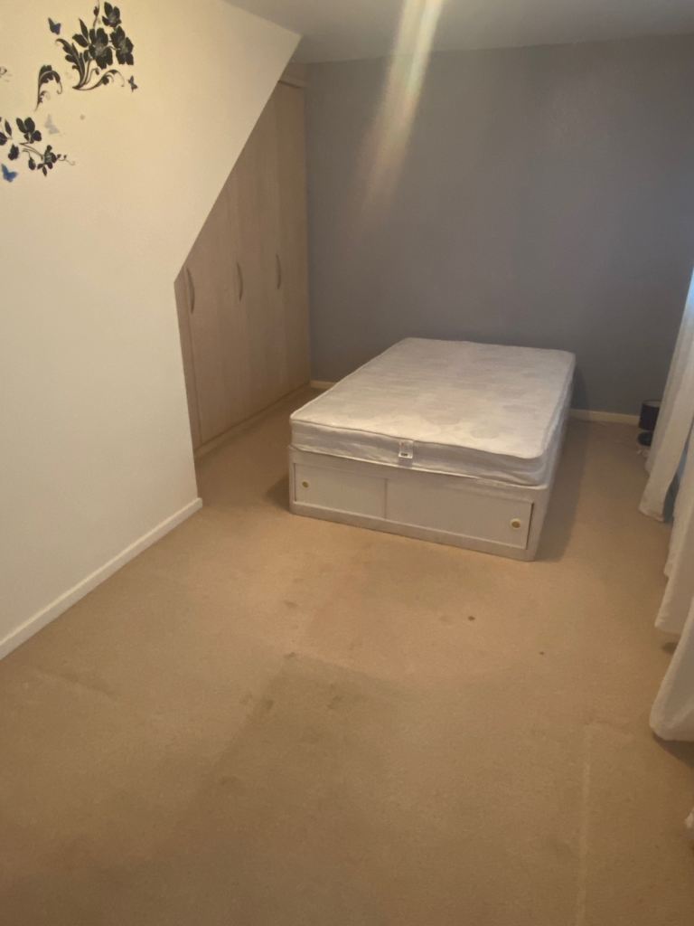 🏡 Large Single Room in Rochdale, OL11 1SU | £550 PCM | All Bills Inclusive