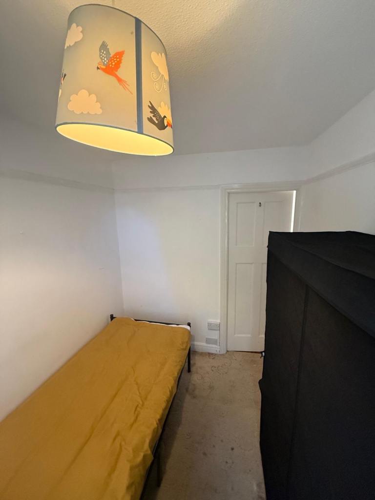 Single room to rent in Staines (TW18 1LR)
